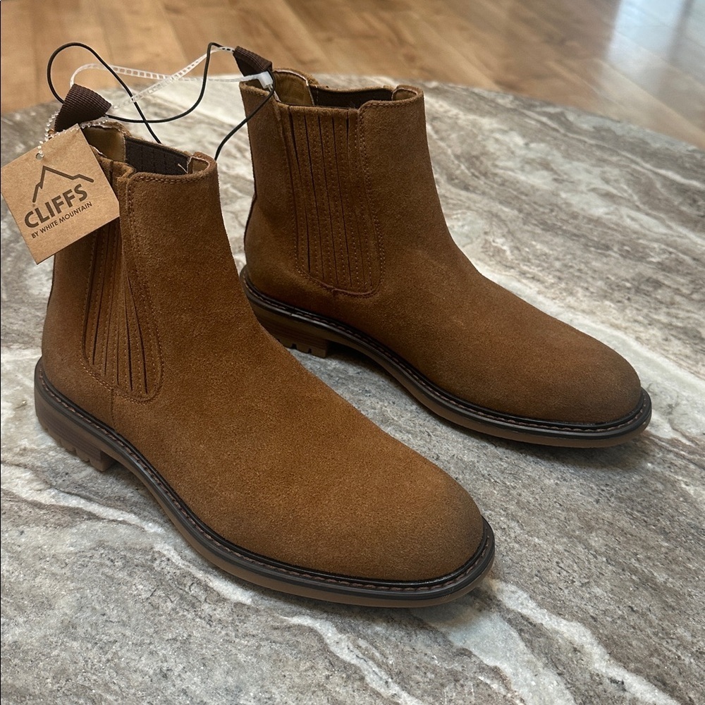 NEW Cliffs by White Mountain Men's Brown Faux Suede Boots Sz 7